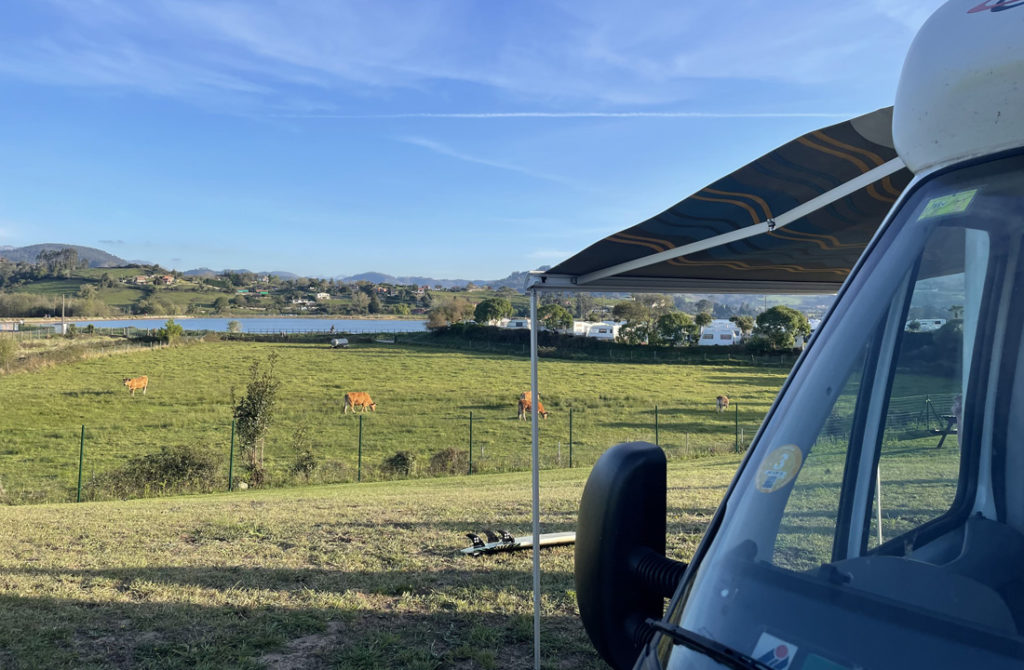 Camping en playa de Rodiles, Asturias. camping en playa de rodiles villaviciosa